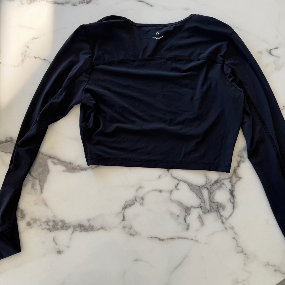 POWERBEYOND™ Lite Airshield Long Sleeve Cropped Top